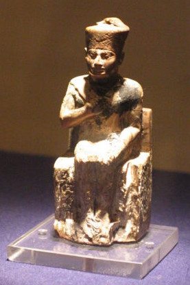 egyptian art depicted by Khufu Statuette